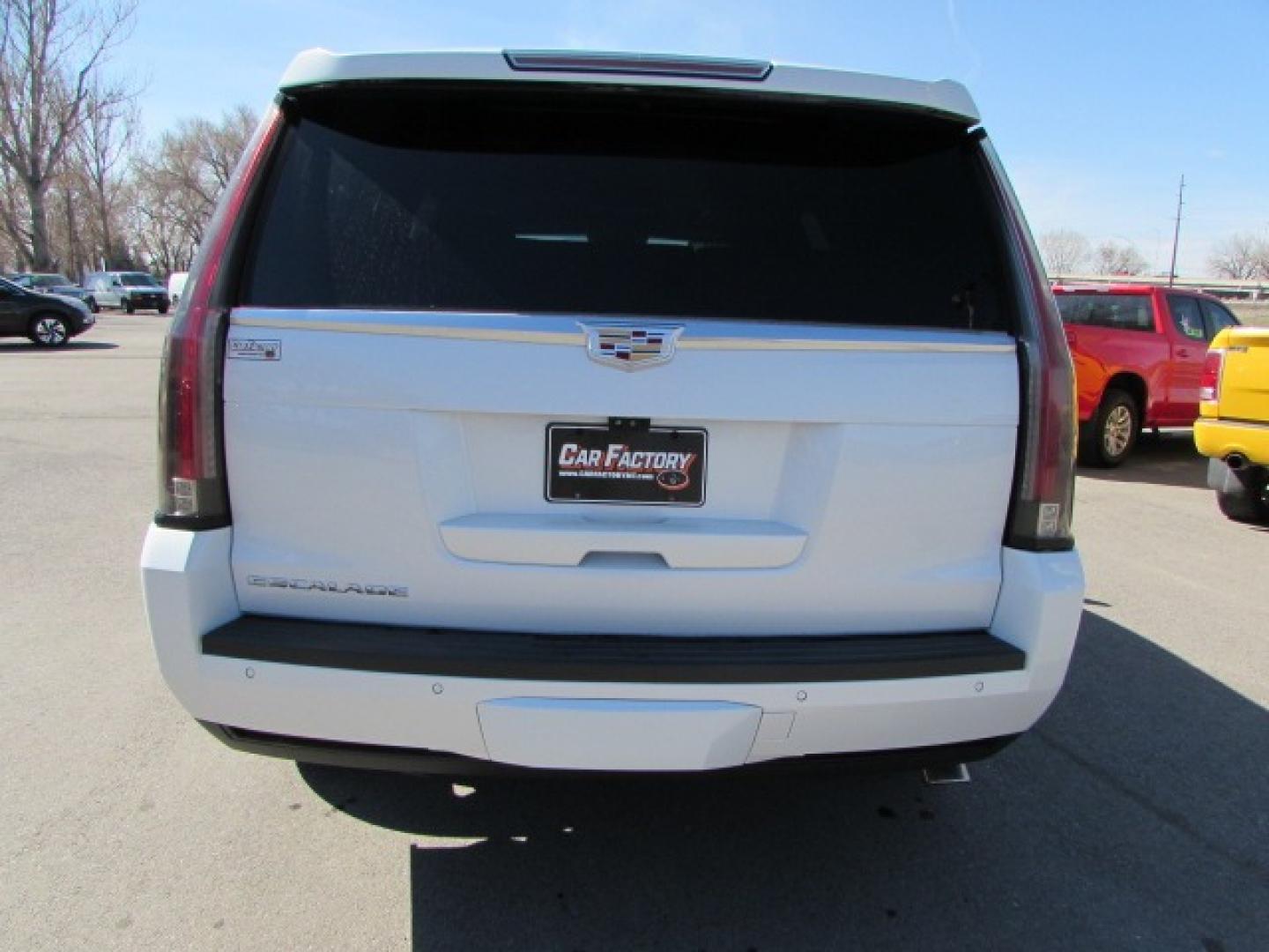 2019 White /Gray Leather Cadillac Escalade Platinum (1GYS4DKJXKR) with an 6.2L Ecotec gasoline engine, 8 speed automatic transmission, located at 4562 State Avenue, Billings, MT, 59101, (406) 896-9833, 45.769516, -108.526772 - 2019 Cadillac Escalade Platinum 4WD - Low miles - One owner! 6.2L V8 OHV 16V FFV Engine - 10 Speed Automatic Transmission - 4WD - 59,092 miles - One owner Platinum package - Dual zone climate control - power tilt and telescoping steering wheel - adaptive cruise control - Bose touchscreen audio - Photo#2